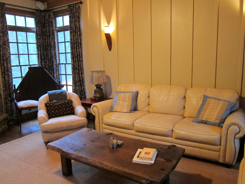 Upstairs Lounge